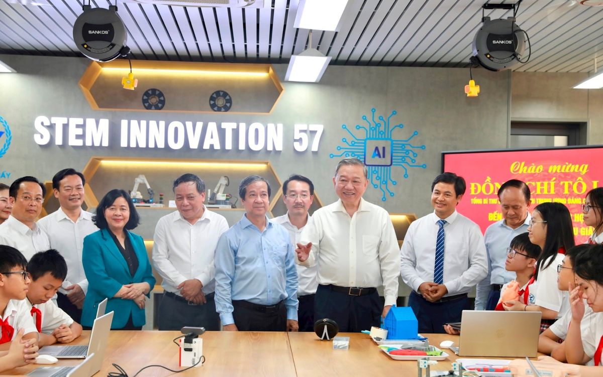 Tư tưởng Hồ Chí Minh về phát triển đội ngũ nhà giáo và sự vận dụng của Đảng trong giai đoạn hiện nay